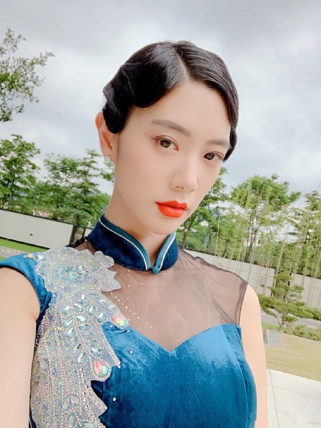 嘴唇直播下载 霓虹陷阱